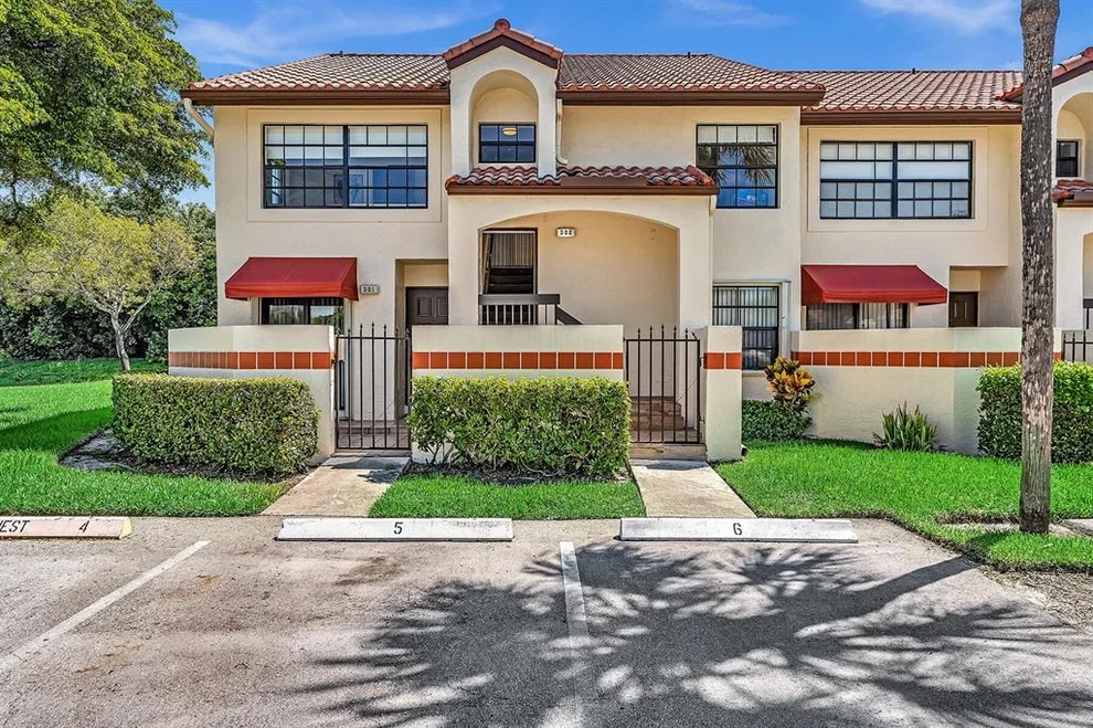 Unit for sale at 302 Freedom Court, Deerfield Beach, FL 33442