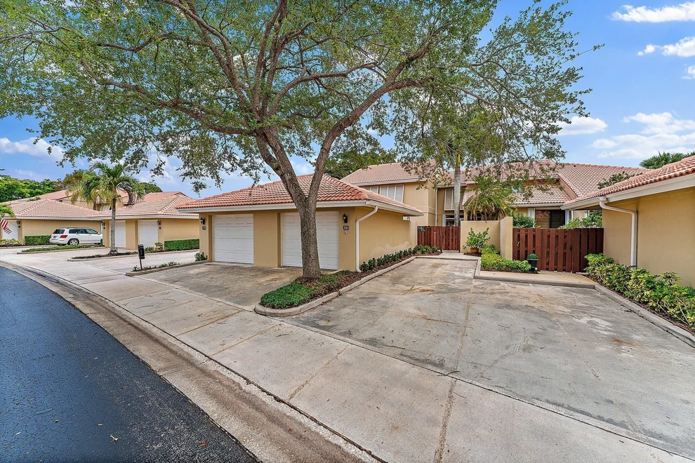 Unit for sale at 281 Old Meadow Way, Palm Beach Gardens, FL 33418