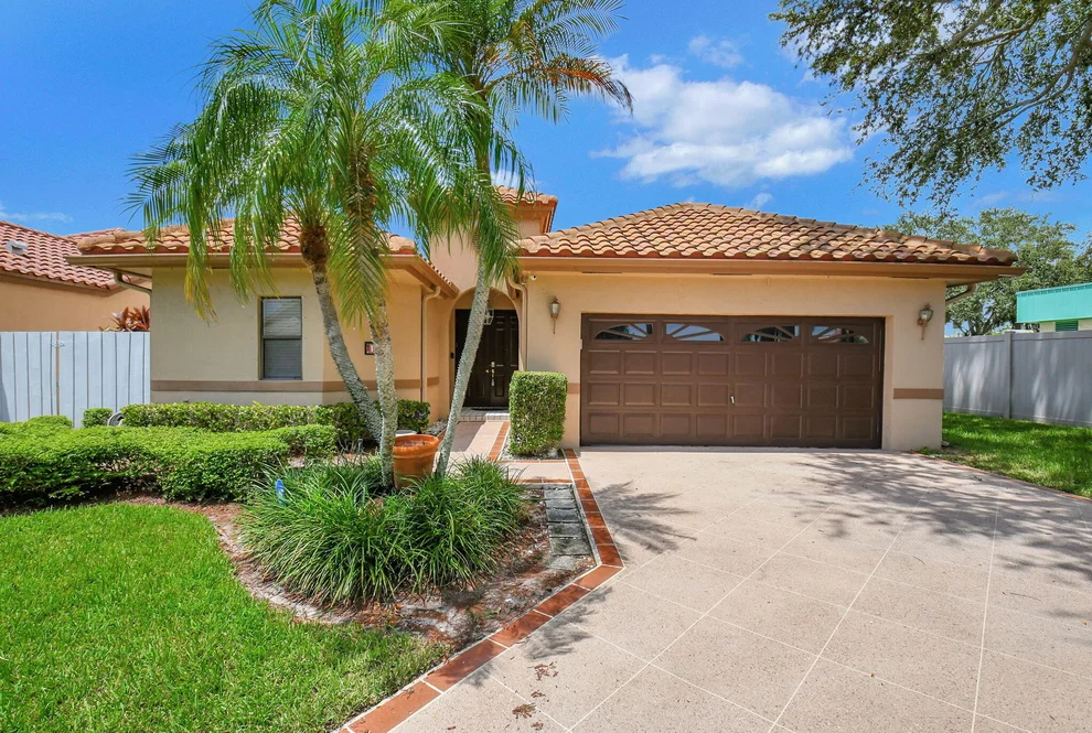 Unit for sale at 155 Executive Circle, Boynton Beach, FL 33436