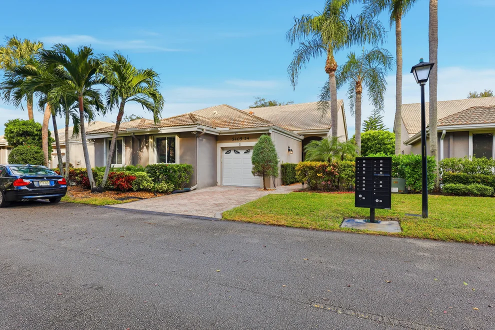 Unit for sale at 5405 Monterey Circle, Delray Beach, FL 33484