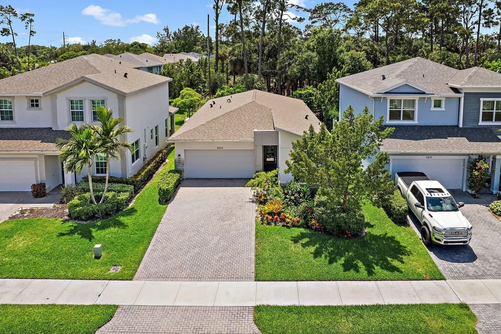 Unit for sale at 6825 Pointe Of Woods Drive, West Palm Beach, FL 33413