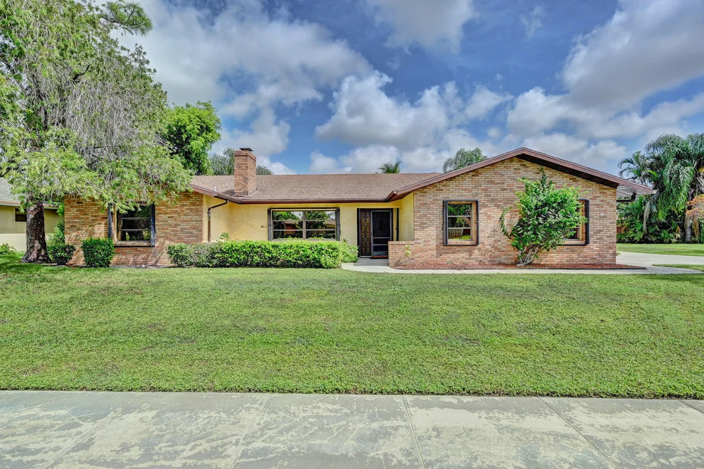 Unit for sale at 4787 Dorchester Mews, Haverhill, FL 33415
