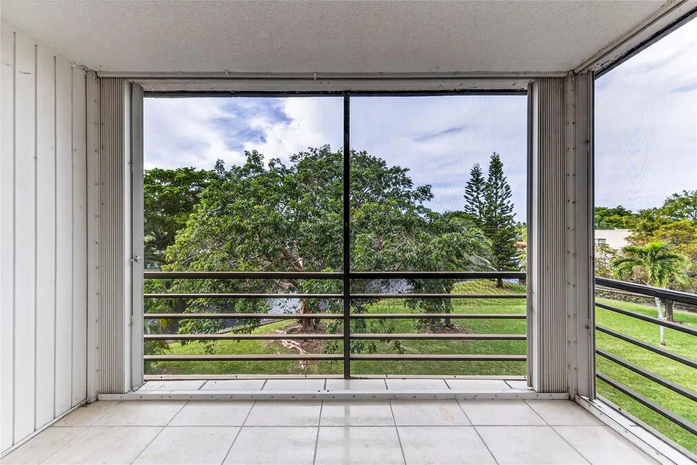 Unit for sale at 112 Royal Park Drive, Oakland Park, FL 33309