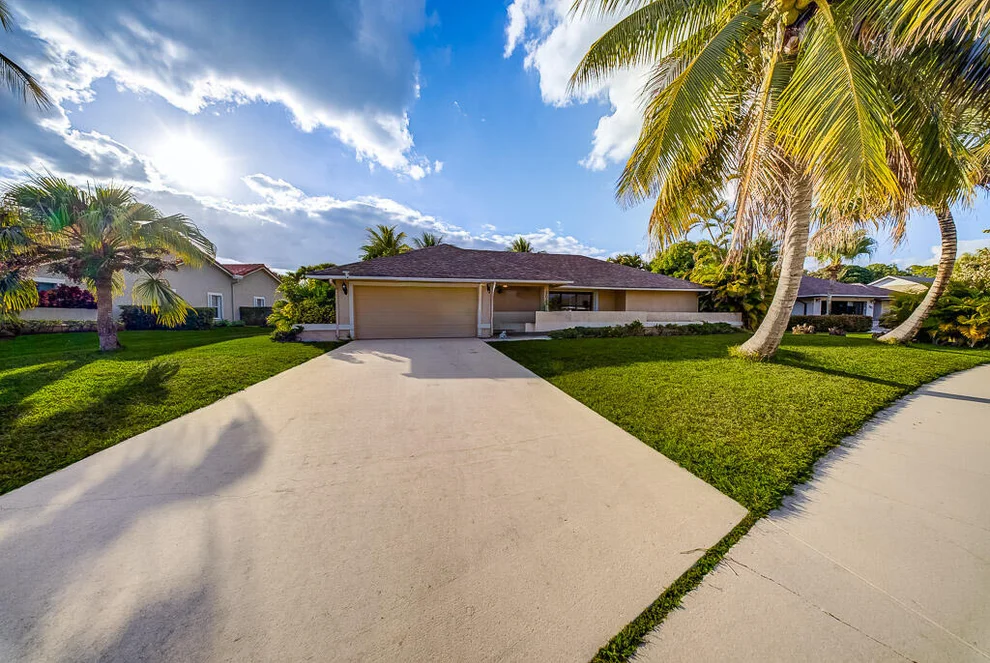 Unit for sale at 301 Knotty Wood Lane, Wellington, FL 33414