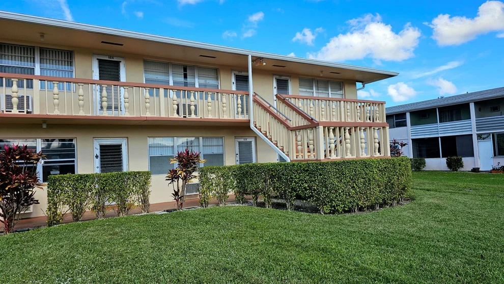 Unit for sale at 112 Canterbury E, West Palm Beach, FL 33417