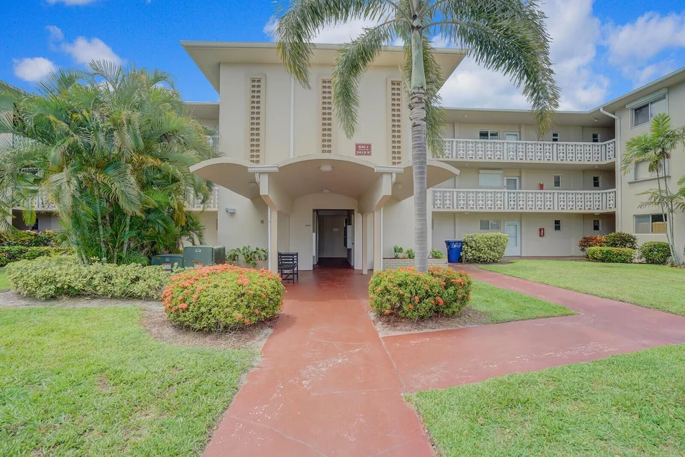 Unit for sale at 2562 N Garden Drive, Lake Worth, FL 33461