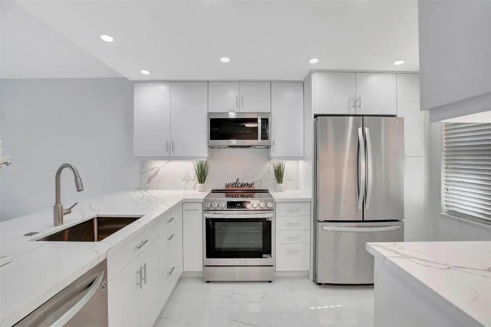 Unit for sale at 3970 Oaks Clubhouse Drive, Pompano Beach, FL 33069