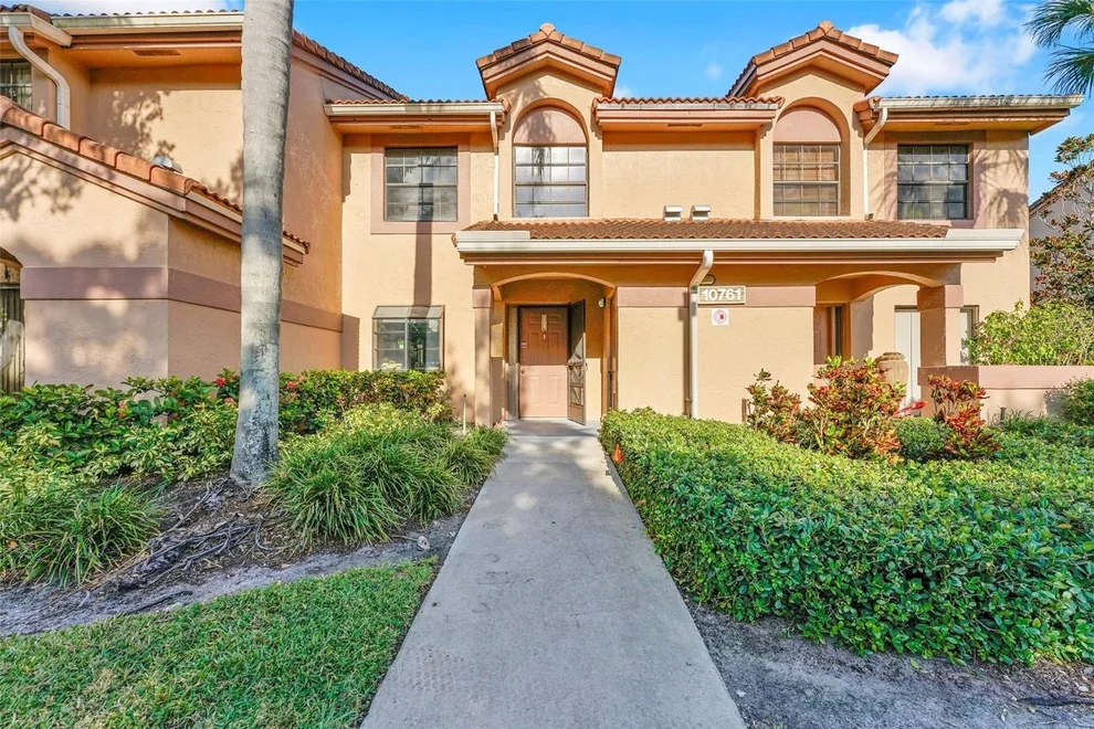 Unit for sale at 10761 NW 14th Street, Plantation, FL 33322