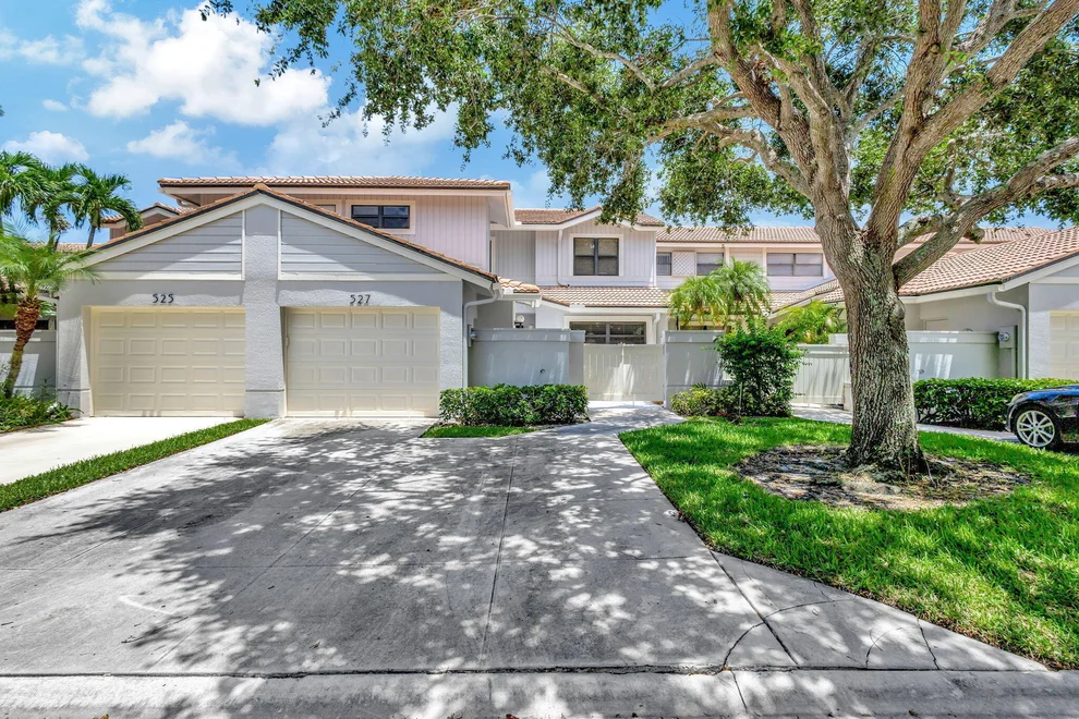 Unit for sale at 527 Prestwick Circle, Palm Beach Gardens, FL 33418