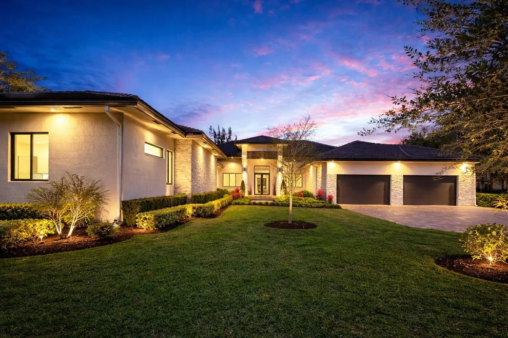Unit for sale at 11861 NW 9 Street, Plantation, FL 33325