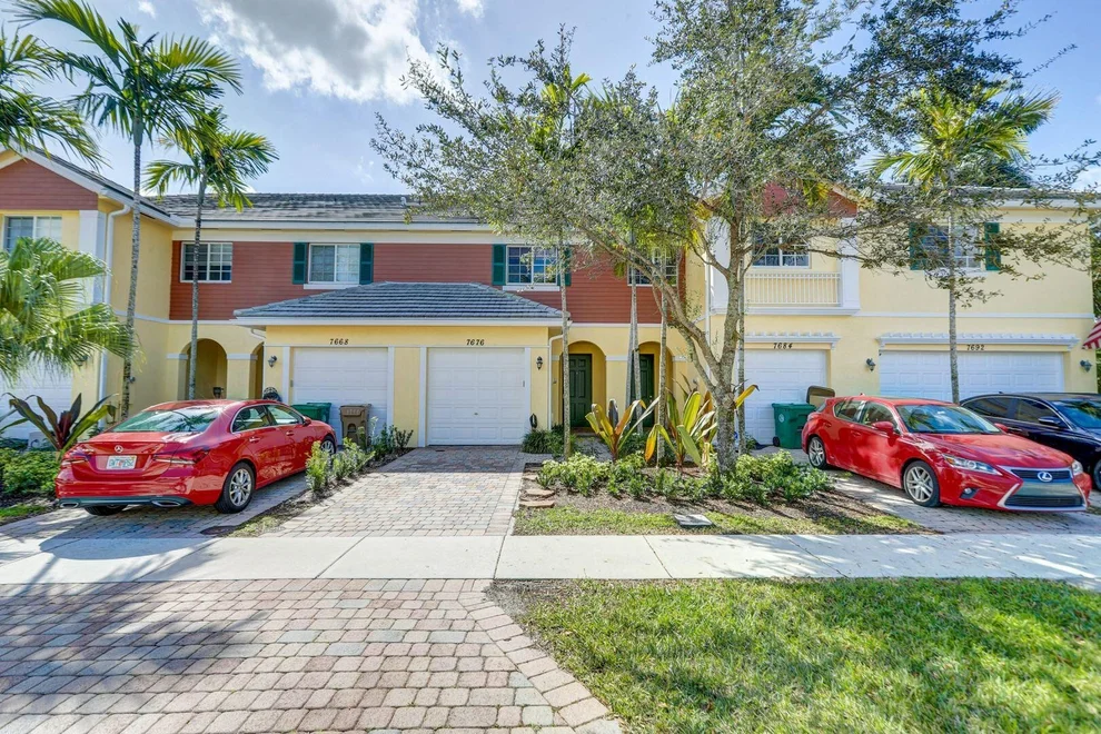 Unit for sale at 7676 Foxcroft Lane, Davie, FL 33328