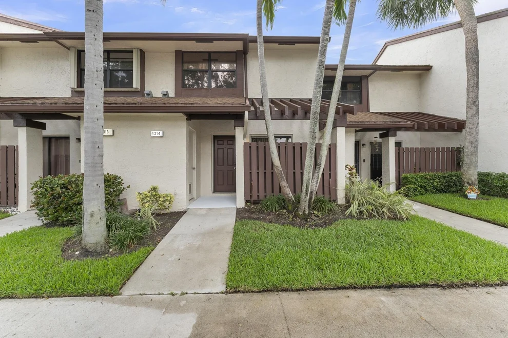 Unit for sale at 4314 Carambola Circle N, Coconut Creek, FL 33066