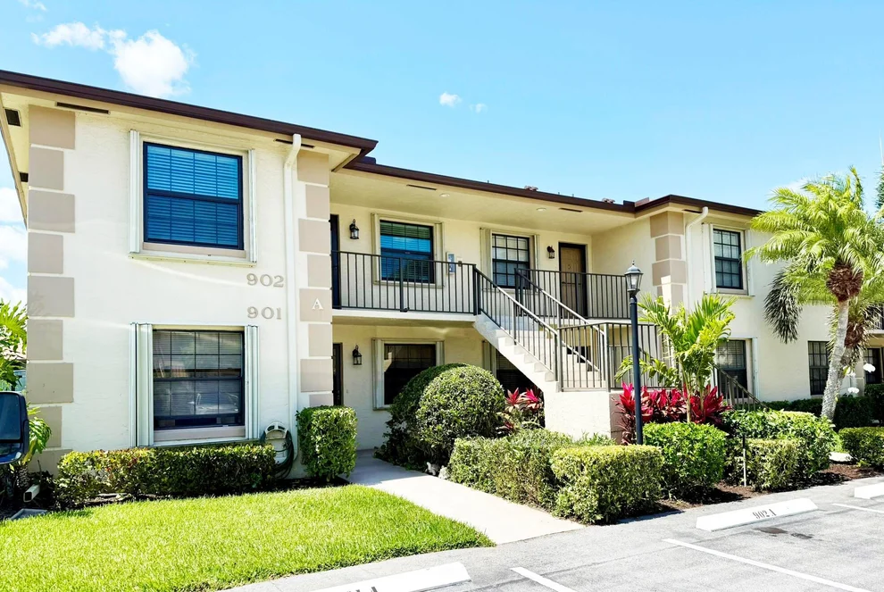Unit for sale at 902 Pinecrest Circle A, Jupiter, FL 33458