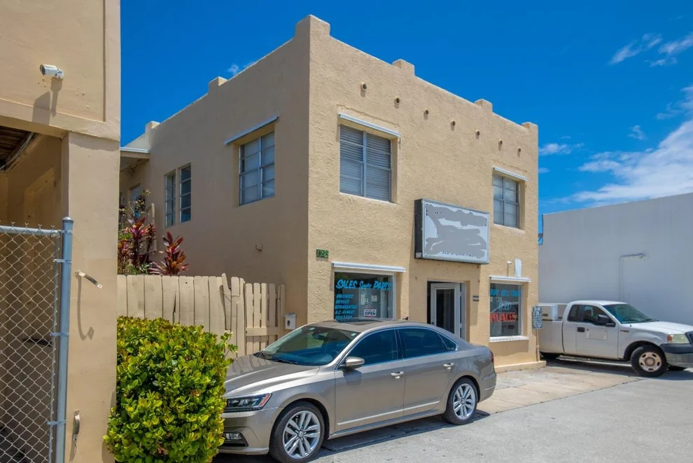 Unit for sale at 928 S Dixie Highway, Lake Worth Beach, FL 33460