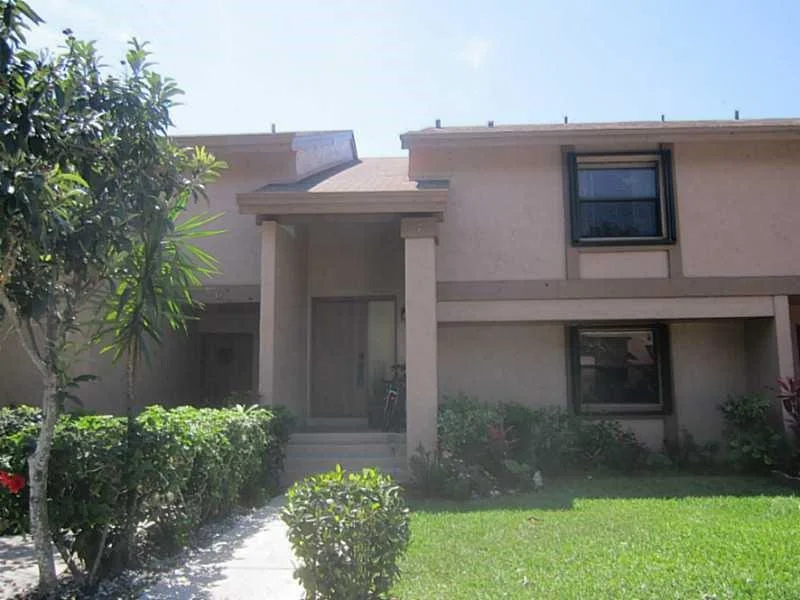Unit for sale at 7 Chestnut Circle, Cooper City, FL 33026