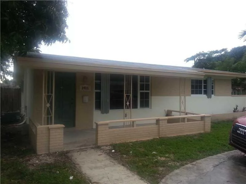 Unit for sale at 2411 Havana Drive, Miramar, FL 33023