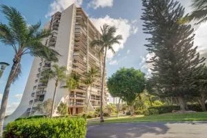 Unit for sale at 2400 Presidential Way, West Palm Beach, FL 33401