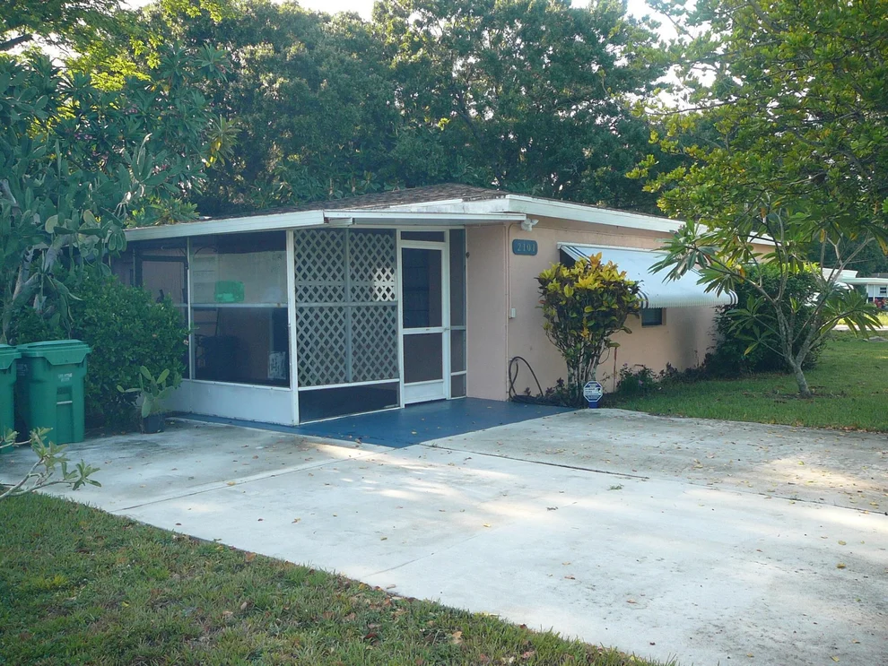 Unit for sale at 2101 S 33rd Street, Fort Pierce, FL 34947