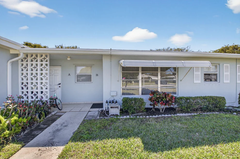 Unit for sale at 220 High Point Court E, Delray Beach, FL 33445