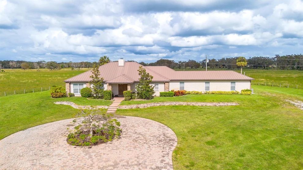 Unit for sale at 4010 SE 50th Avenue, Okeechobee, FL 34972