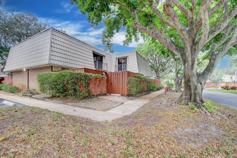 Unit for sale at 1700 Embassy Drive, West Palm Beach, FL 33401