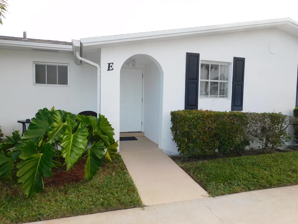 Unit for sale at 2930 Crosley Drive E, West Palm Beach, FL 33415