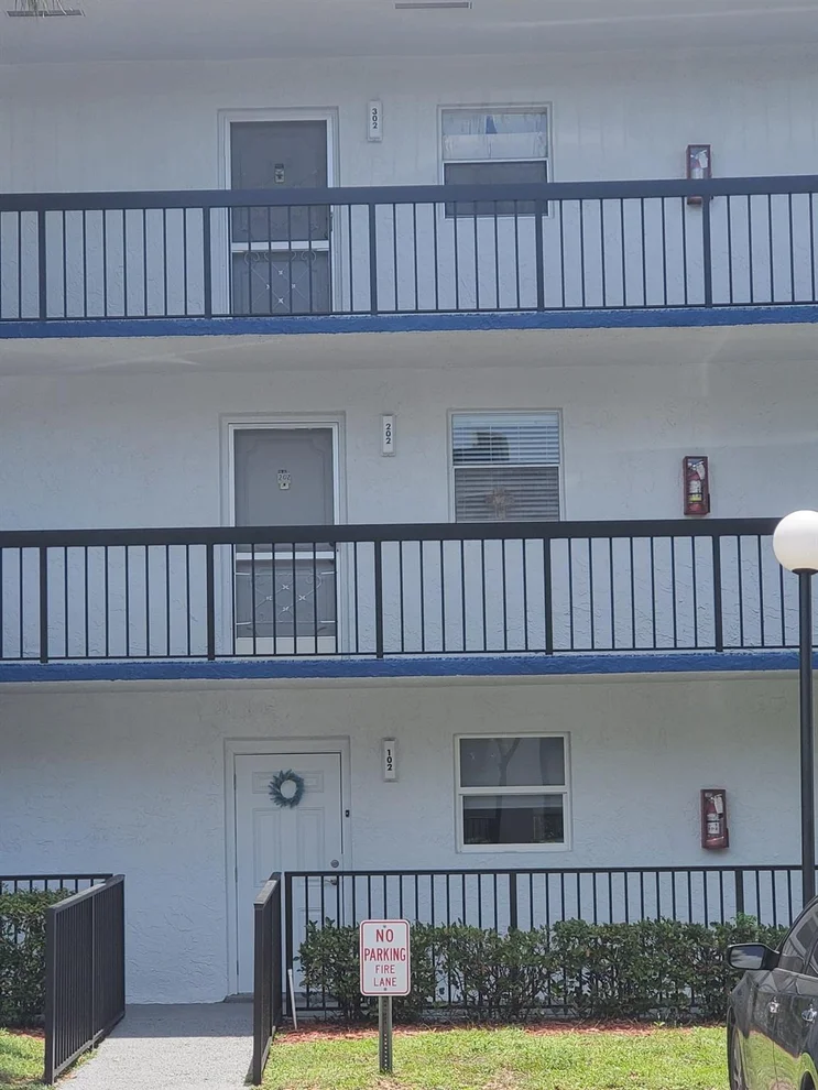 Unit for sale at 3140 Holiday Springs Boulevard, Pompano Beach, FL 33063