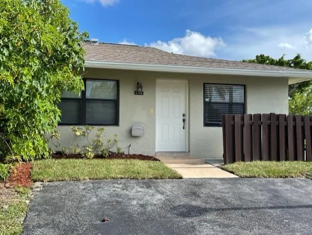 Unit for sale at 5280 Tennis Lane, Delray Beach, FL 33484