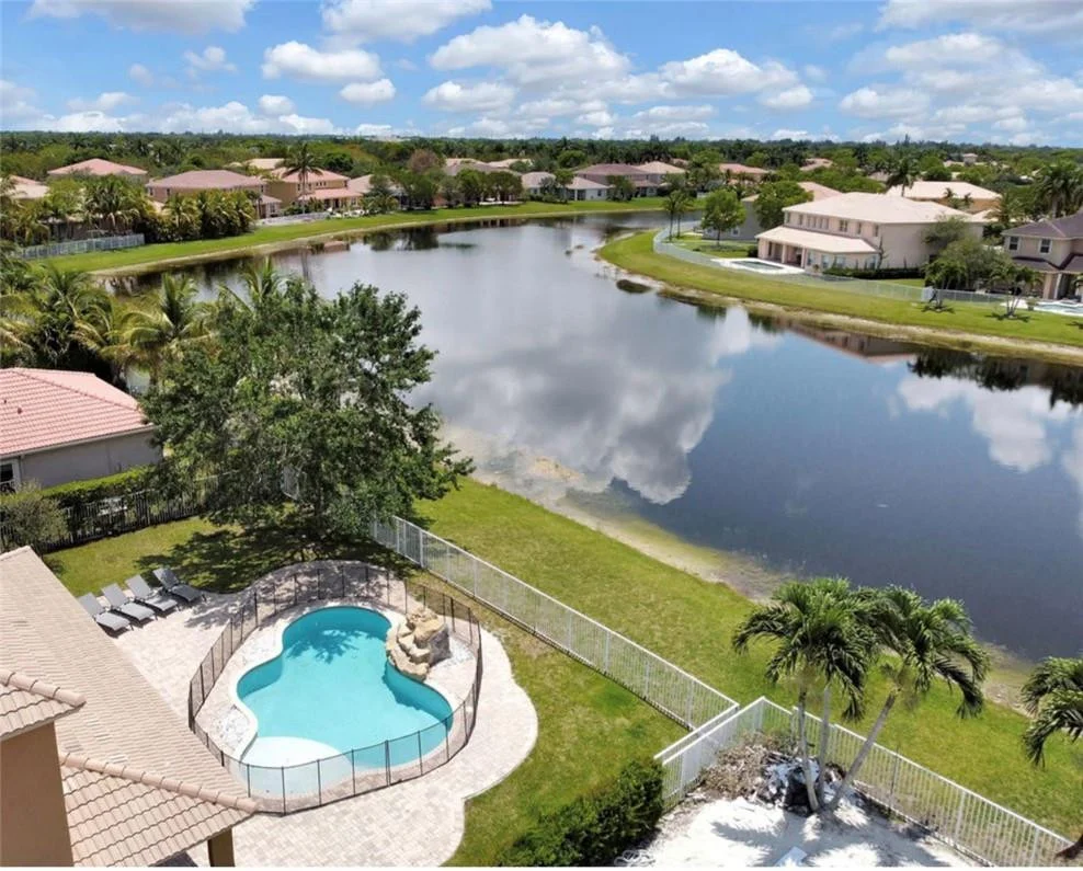 Unit for sale at 19506 N Coquina Way, Weston, FL 33332