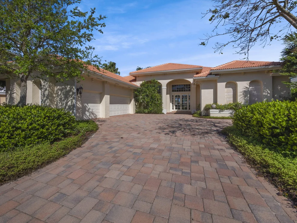 Unit for sale at 66 St James Drive, Palm Beach Gardens, FL 33418
