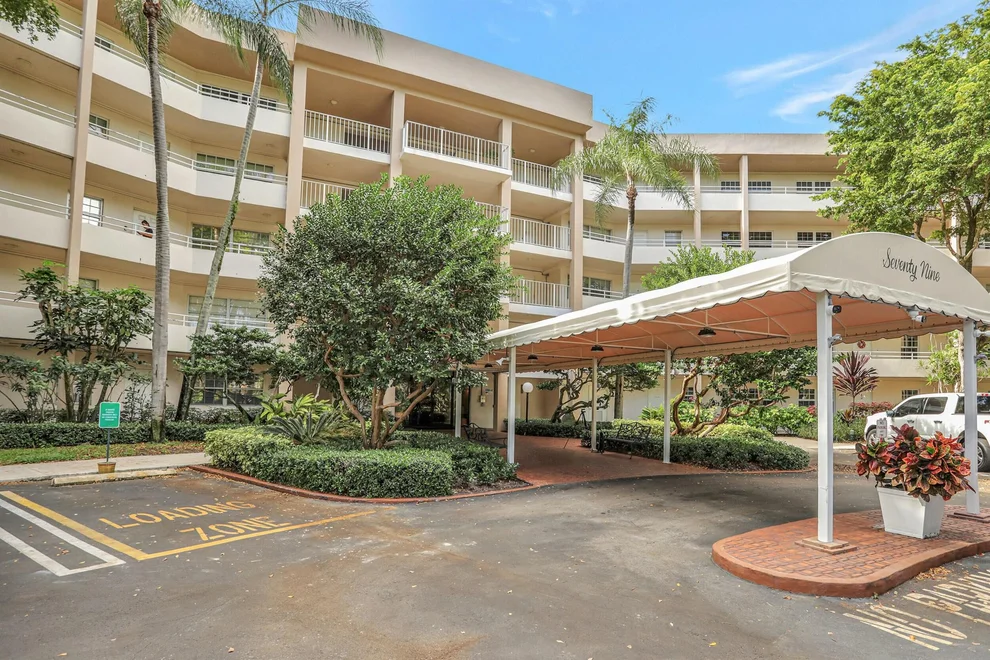 Unit for sale at 3980 Oaks Clubhouse Drive, Pompano Beach, FL 33069