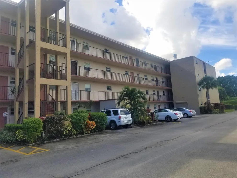 Unit for sale at 225 Bonnie Boulevard N, Palm Springs, FL 33461