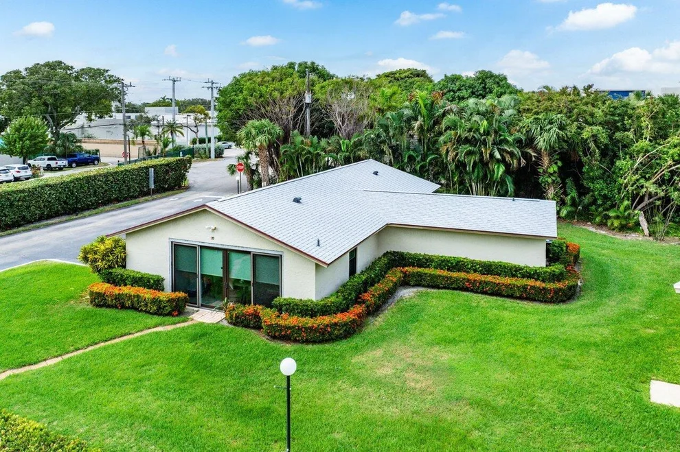 Unit for sale at 555 Banyan Tree Lane, Delray Beach, FL 33483