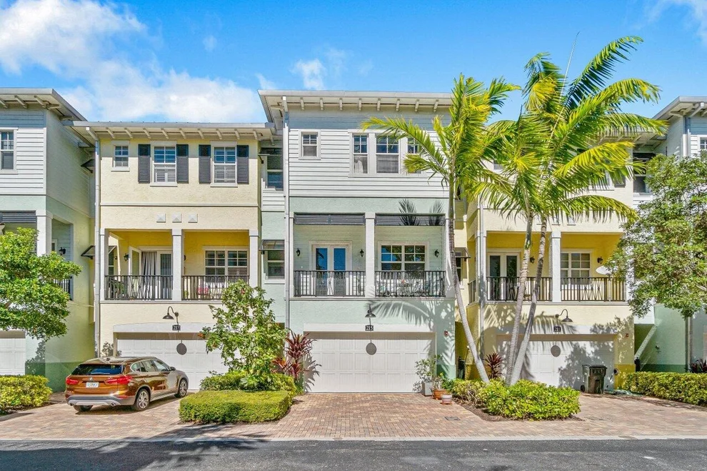 Unit for sale at 215 N Latitude Circle, Delray Beach, FL 33483