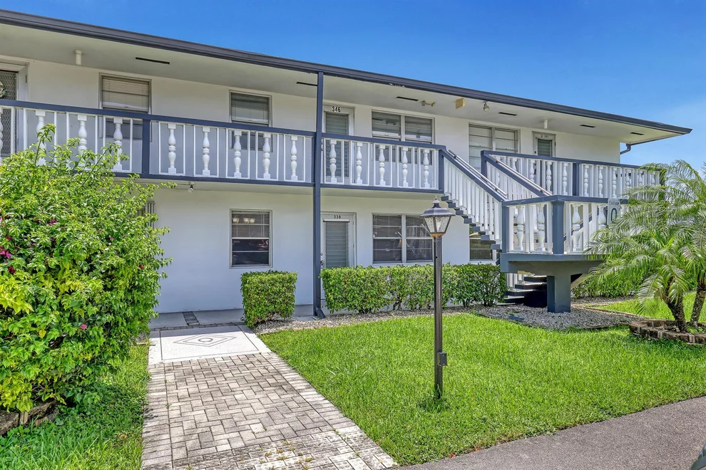 Unit for sale at 338 Chatham Q, West Palm Beach, FL 33417