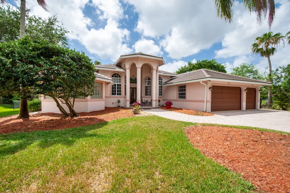 Unit for sale at 11430 NW 18th Street, Plantation, FL 33323