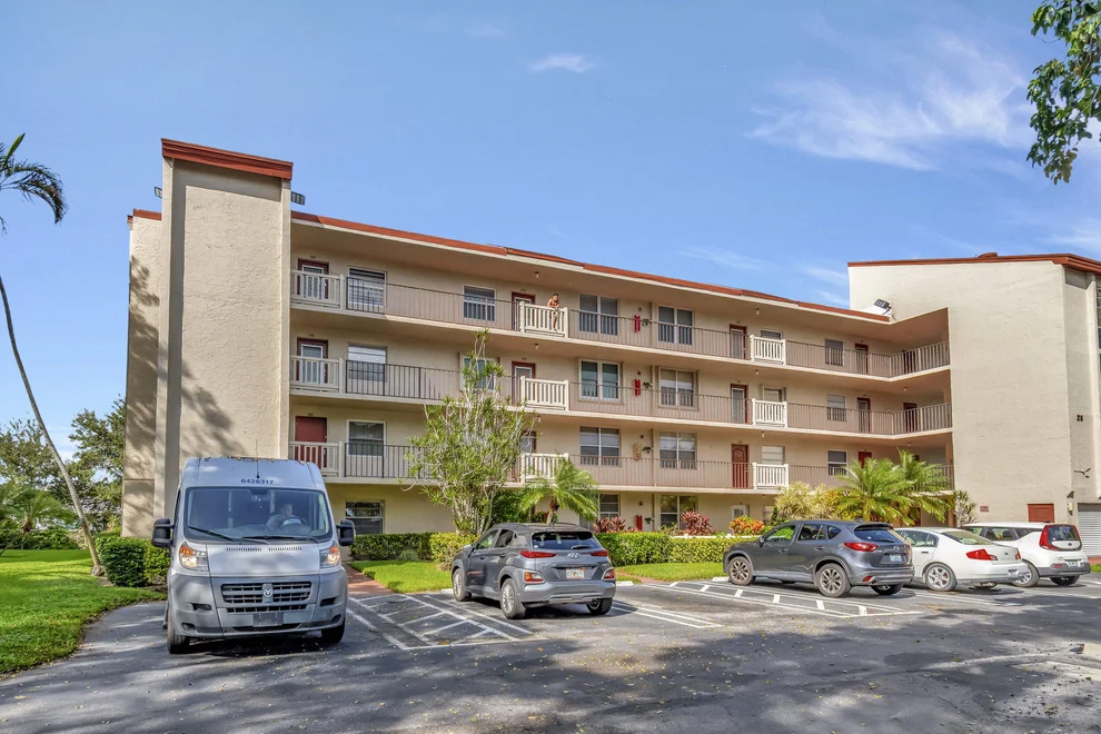 Unit for sale at 25 Abbey Lane, Delray Beach, FL 33446