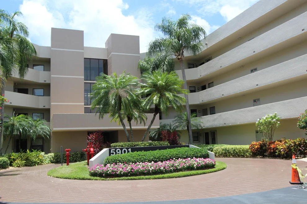 Unit for sale at 5901 Camino Del Sol, Boca Raton, FL 33433