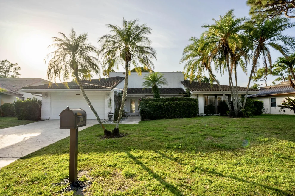 Unit for sale at 5100 Pineview Circle, Delray Beach, FL 33445
