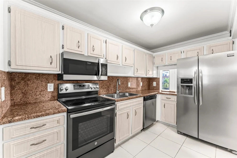 Unit for sale at 4500 N Federal Highway, Lighthouse Point, FL 33064