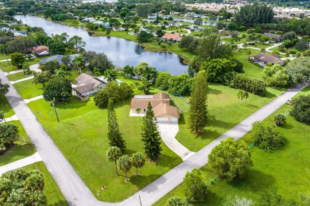 Unit for sale at 625 Whippoorwill Terrace, West Palm Beach, FL 33411