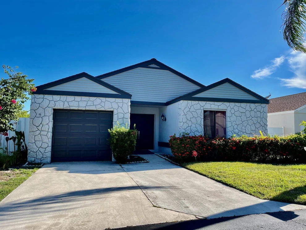 Unit for sale at 4 Cardiff Way, Boynton Beach, FL 33426