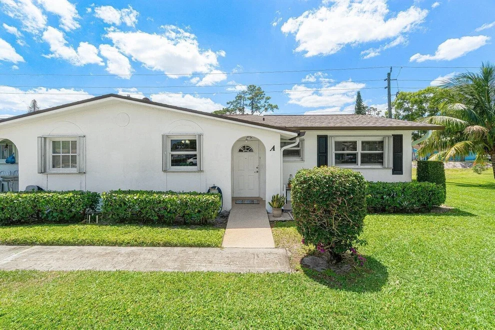 Unit for sale at 2936 Crosley Drive E, West Palm Beach, FL 33415