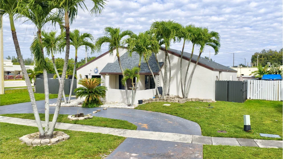 Unit for sale at 9511 SW 49 Street, Cooper City, FL 33328