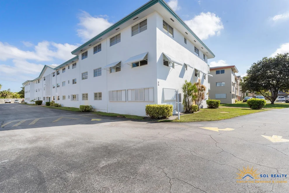 Unit for sale at 5300 Washington Street, Hollywood, FL 33021