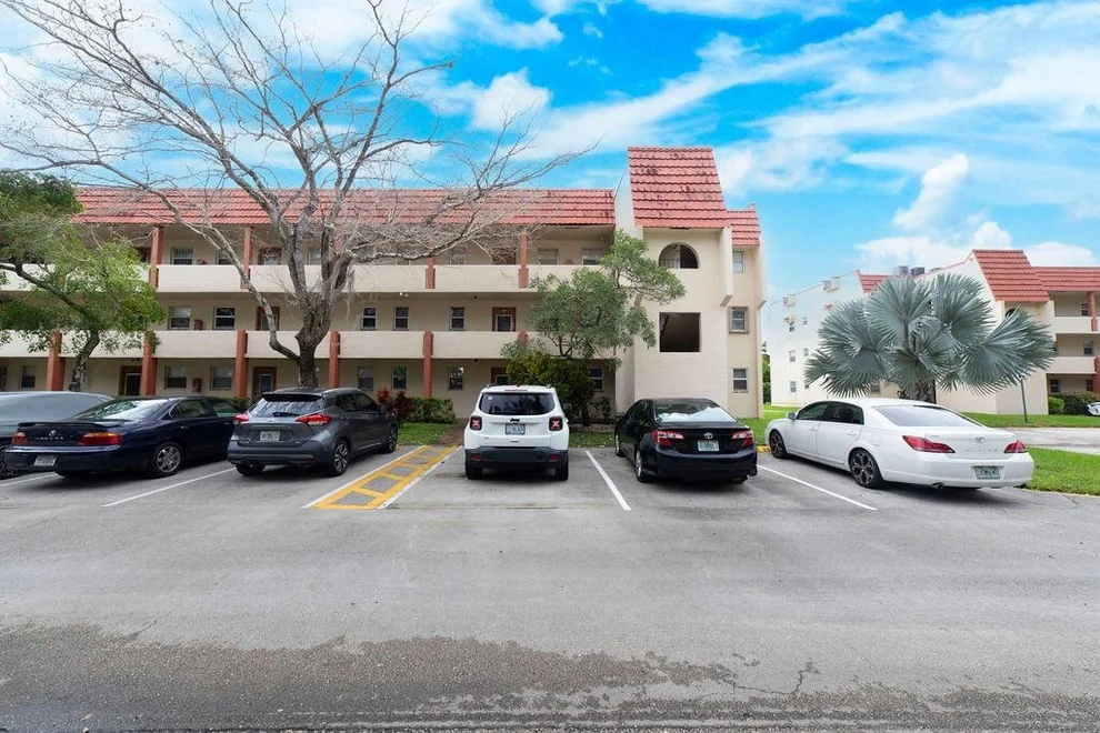 Unit for sale at 2700 Sunrise Lakes Drive W, Sunrise, FL 33322