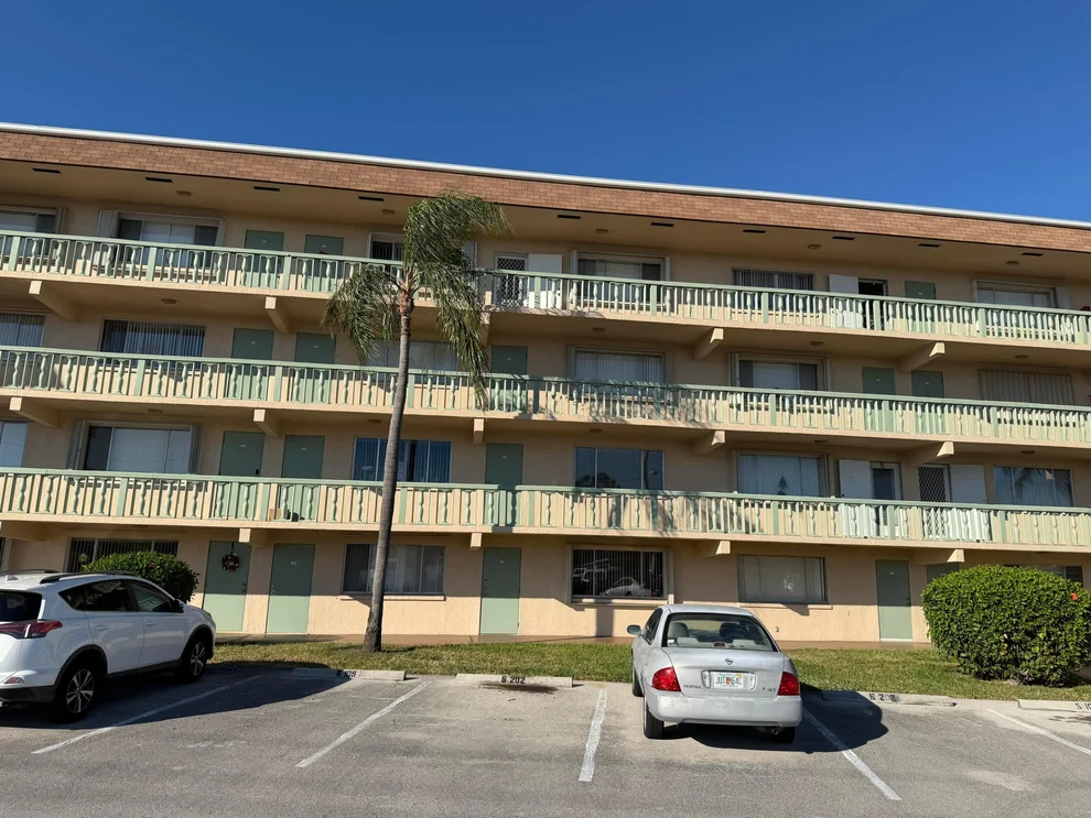 Unit for sale at 300 Village Green Circle S, Palm Springs, FL 33461