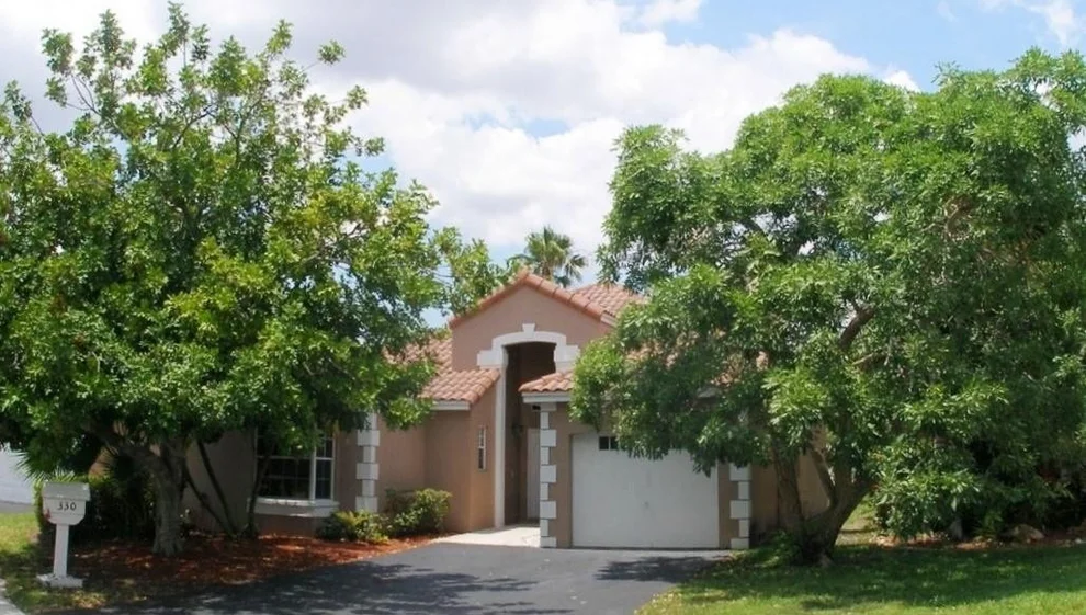 Unit for sale at 330 Somerset Way, Weston, FL 33326