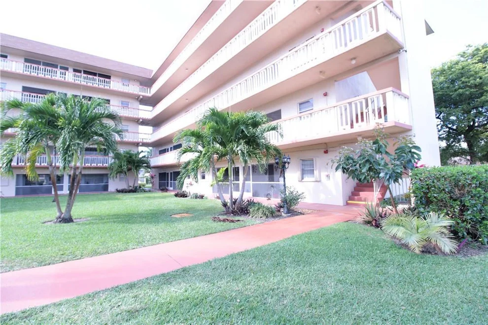 Unit for sale at 5300 Washington Street, Hollywood, FL 33021