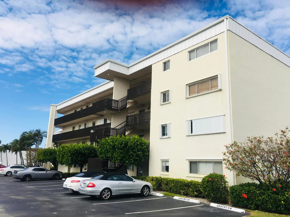 Unit for sale at 300 Waterway Drive S, Lantana, FL 33462